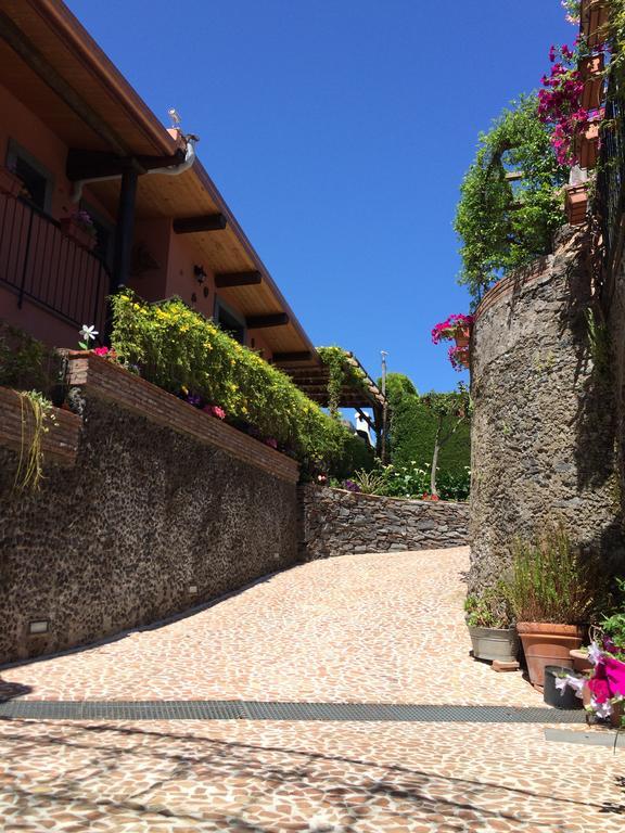 Etma Acomodação com café da manhã SantʼAlfio Exterior foto