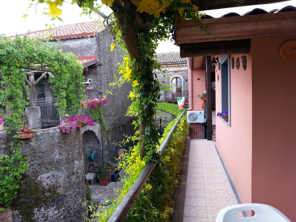 Etma Acomodação com café da manhã SantʼAlfio Exterior foto