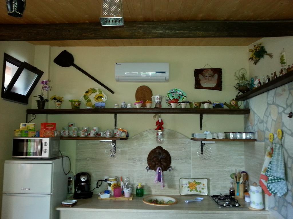 Etma Acomodação com café da manhã SantʼAlfio Exterior foto