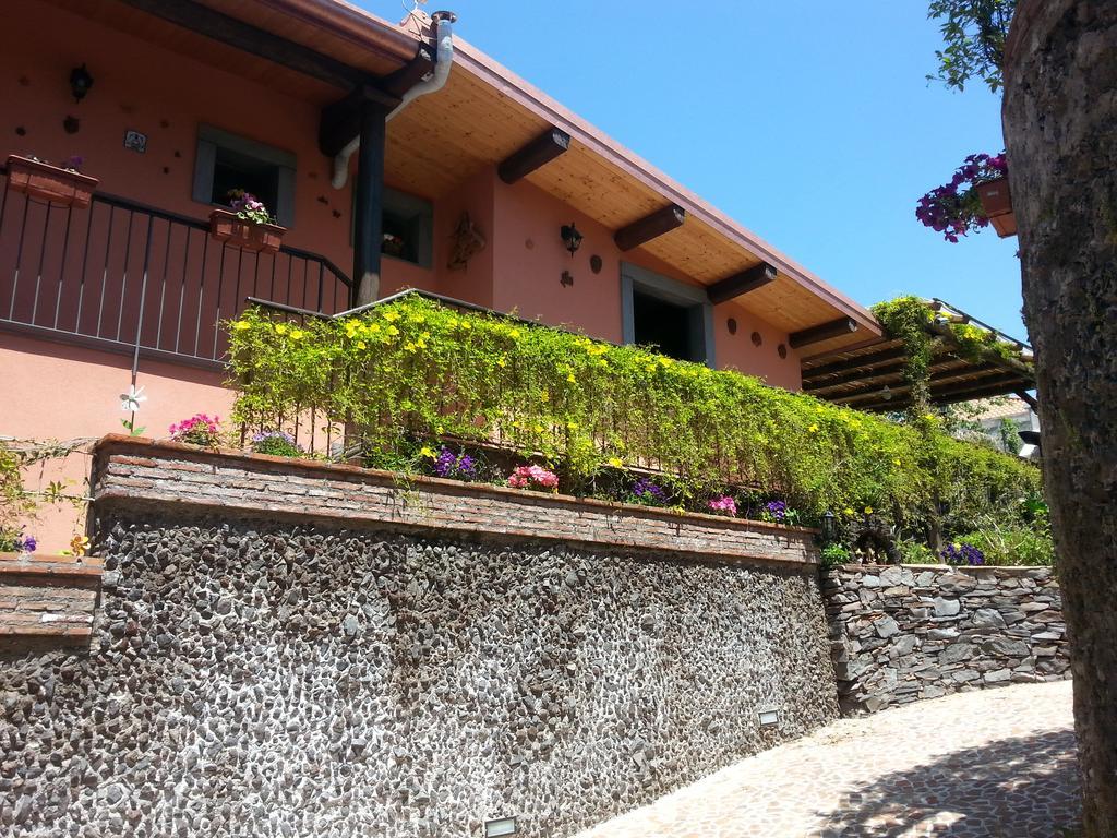 Etma Acomodação com café da manhã SantʼAlfio Exterior foto