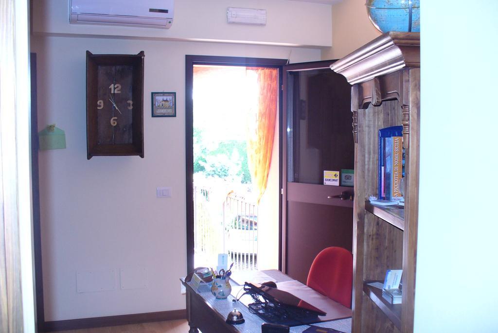 Etma Acomodação com café da manhã SantʼAlfio Exterior foto