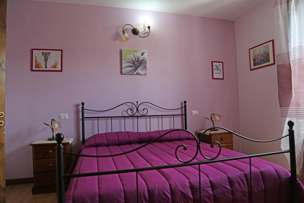 Etma Acomodação com café da manhã SantʼAlfio Quarto foto