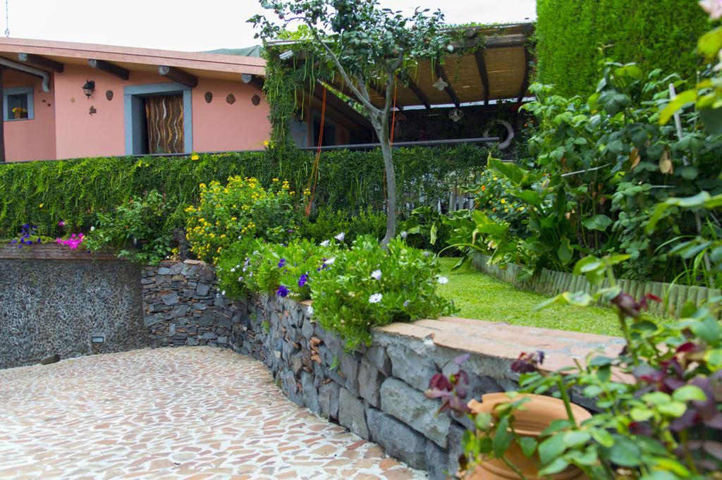 Etma Acomodação com café da manhã SantʼAlfio Exterior foto