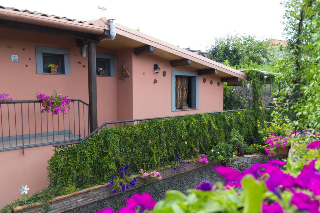 Etma Acomodação com café da manhã SantʼAlfio Exterior foto